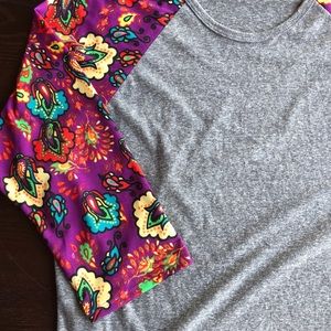 LuLaRoe 2XL Randy Printed Sleeves Solid Body